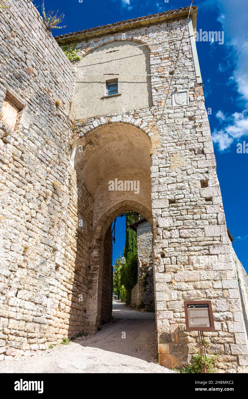Ancient roman gate in Gubbio, Umbria, Central italy Stock Photo - Alamy