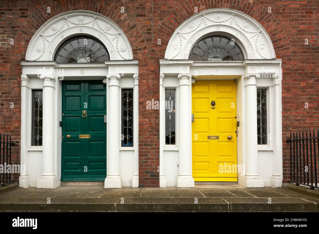 Typical doors in the Dublin city Stock Photo Alamy