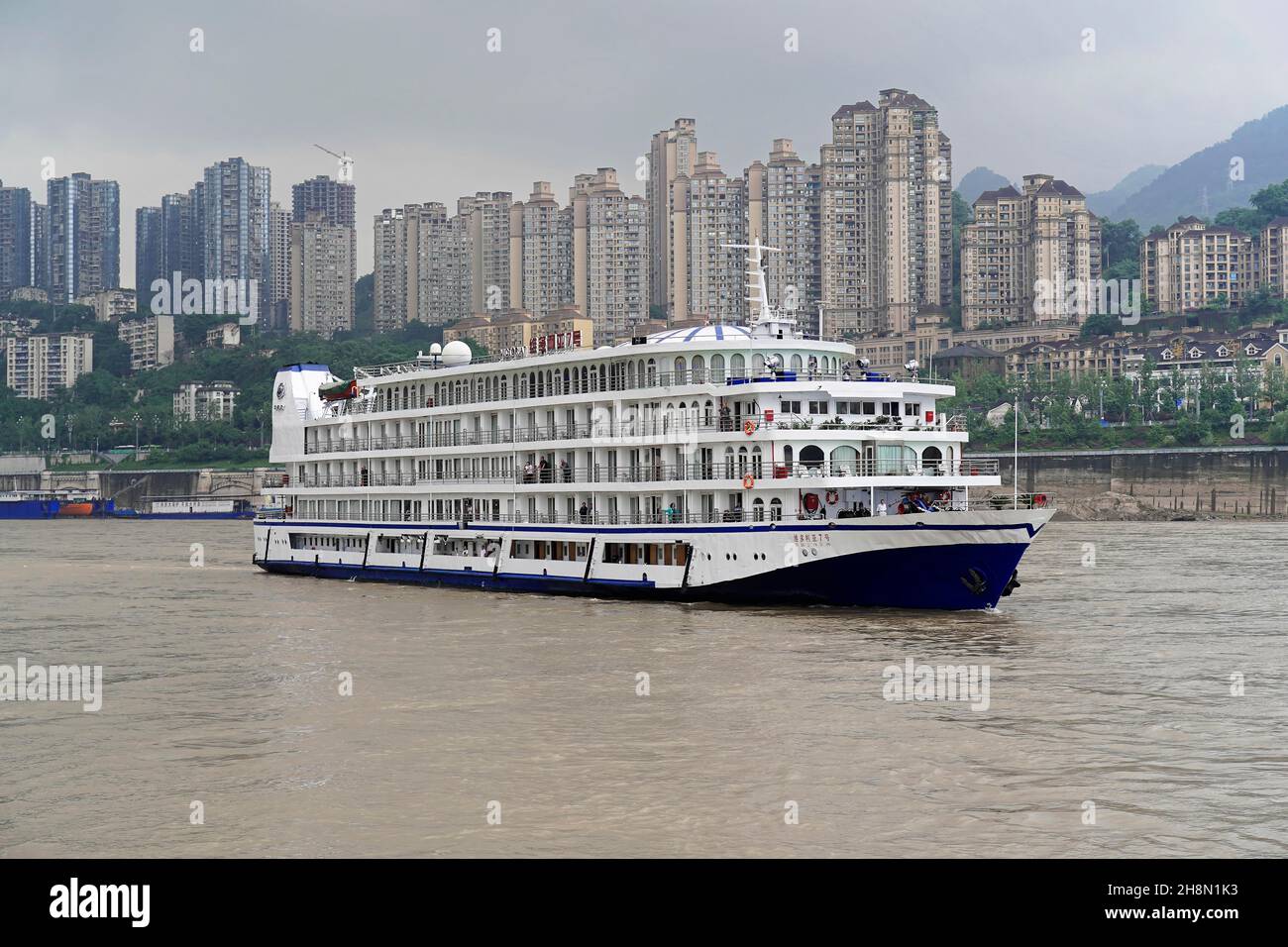 Cruise ship on the Yangtze River, Yichang, Hubei Province, China Stock Photo