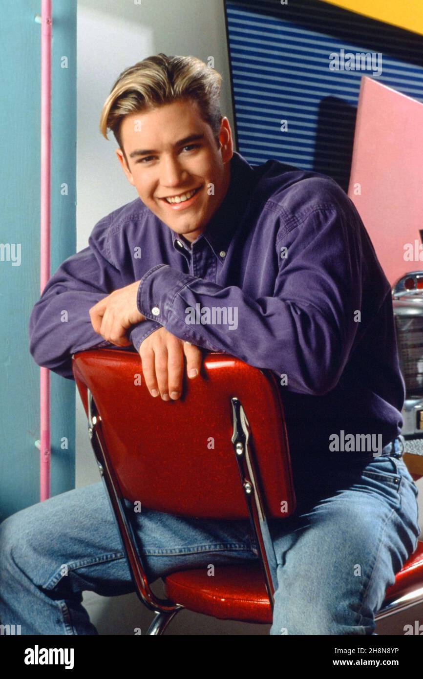 MARKPAUL GOSSELAAR in SAVED BY THE BELL (1989), directed by SAM(01)
