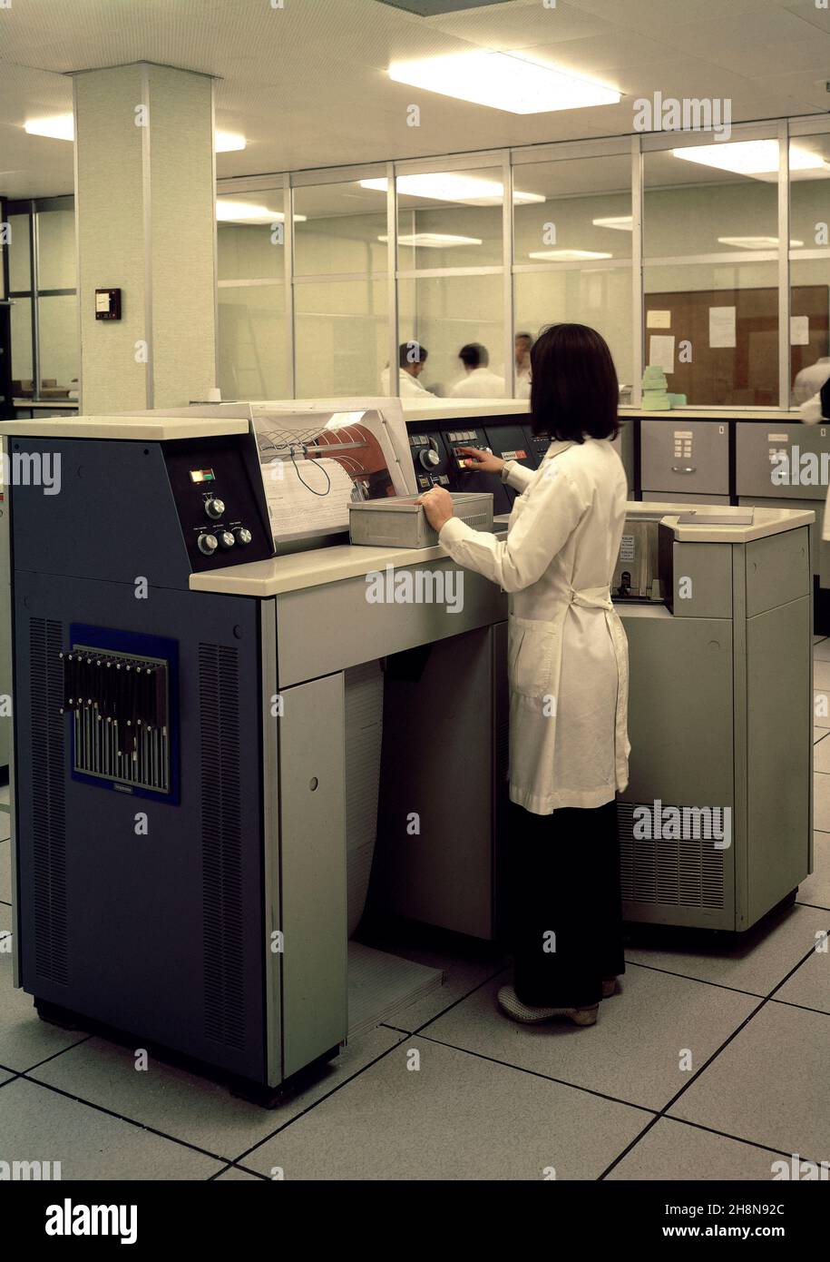 Printing press operator hi-res stock photography and images - Page 4 - Alamy