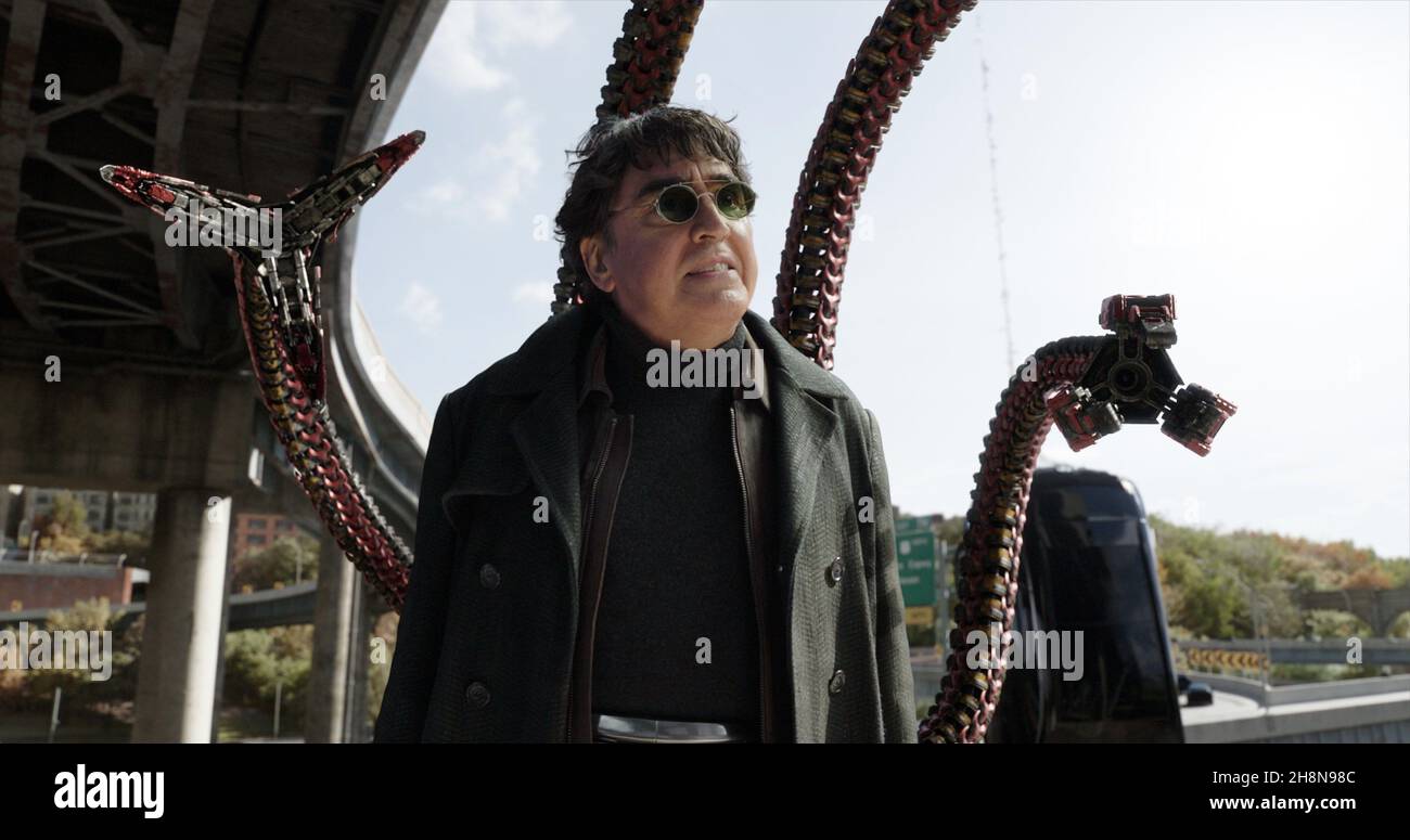 ALFRED MOLINA in SPIDER-MAN: NO WAY HOME (2021), directed by JON WATTS. Credit: Pascal Pictures / Marvel Studios / Columbia Pictures / Album Stock Photo