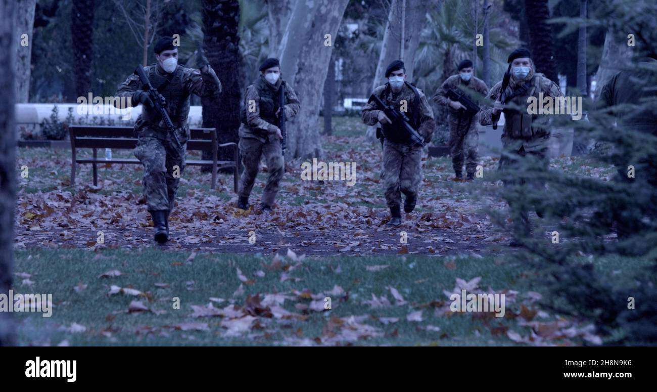 ZEROS AND ONES (2021), directed by ABEL FERRARA. Credit Maze Pictures