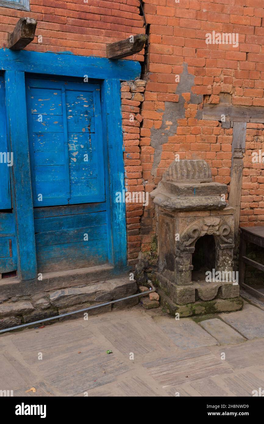 Small hindu shrine hi-res stock photography and images - Alamy