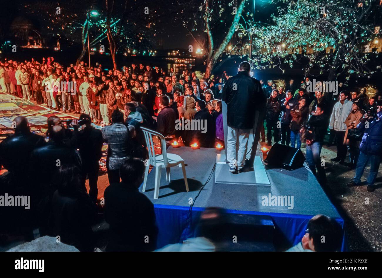 Aids crisis 1990s hi-res stock photography and images - Alamy