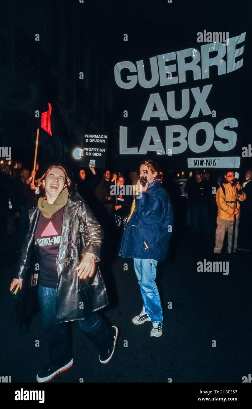 Paris, France, Crowd AIDS Activists Act Up Paris NGO Marching World AIDS Day, Dec. 1,  Anti Big Pharma Slogans, 1999 'Guerre aux labos' Emmanuelle Cosse ex-President Stock Photo