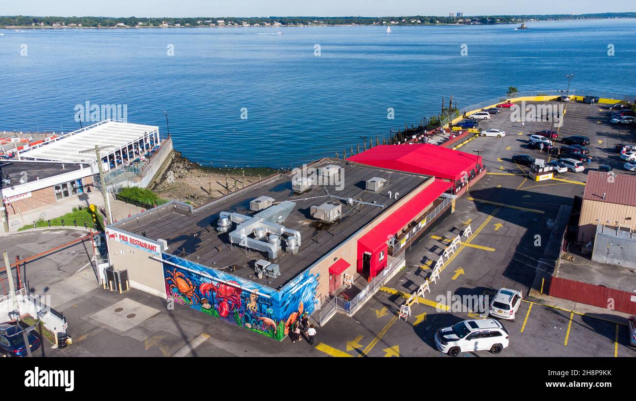 Tony's Pier Seafood Restaurant, City Island, Bronx, New York City, NY, USA Stock Photo