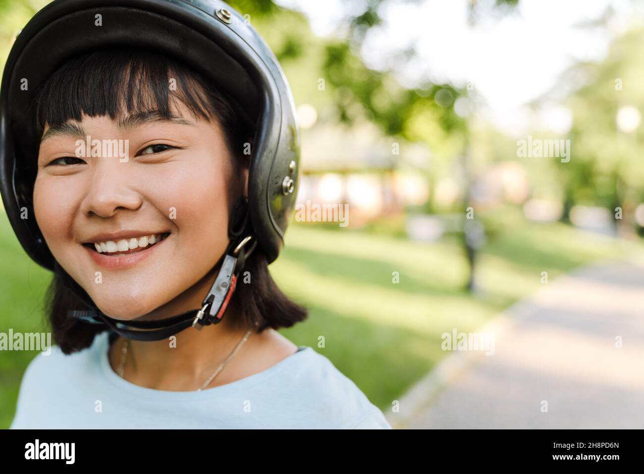 Woman wearing motorbike helmet hi-res stock photography and images - Alamy