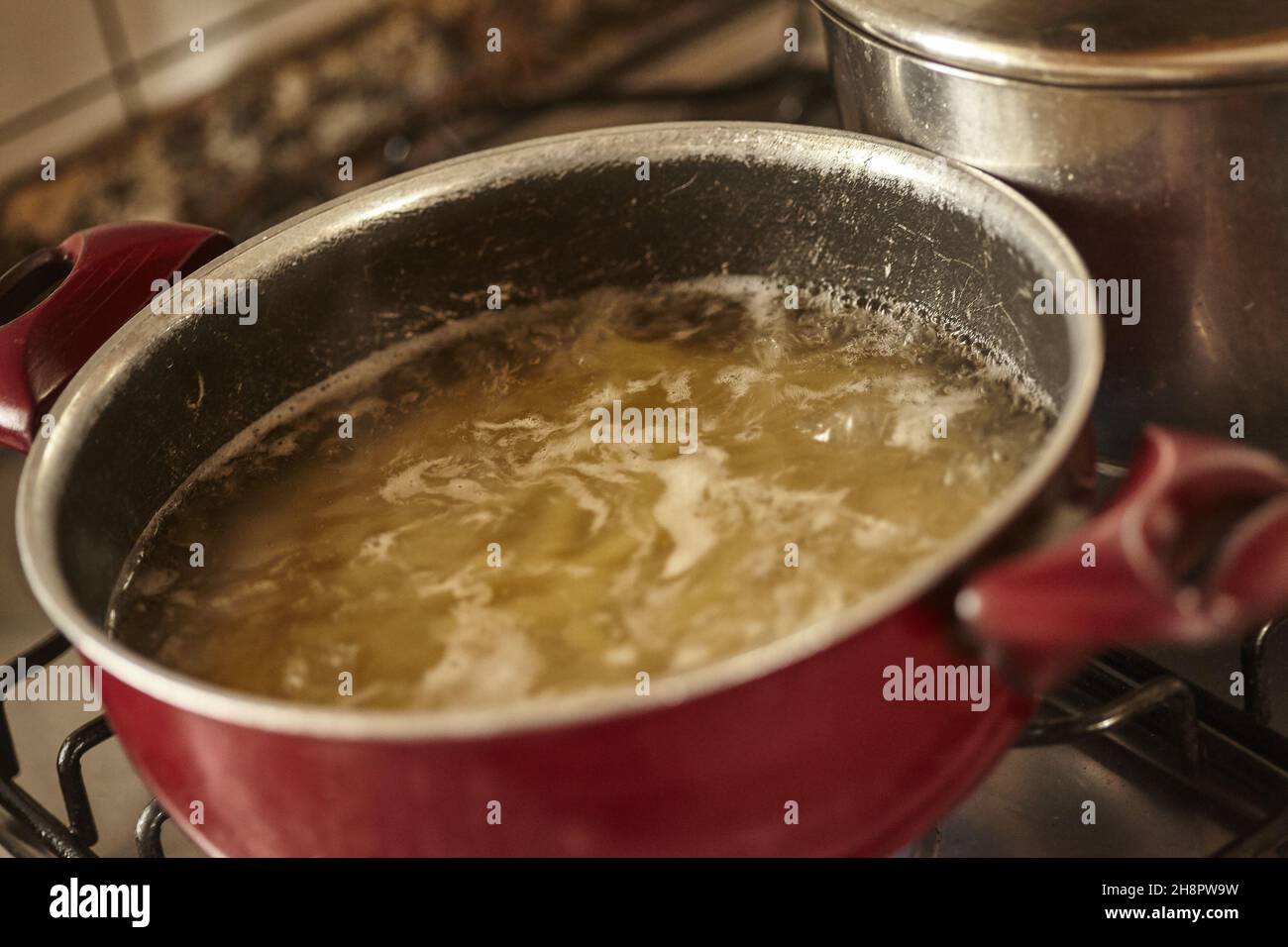 Pasta pot cooks boiling Stock Photo Alamy