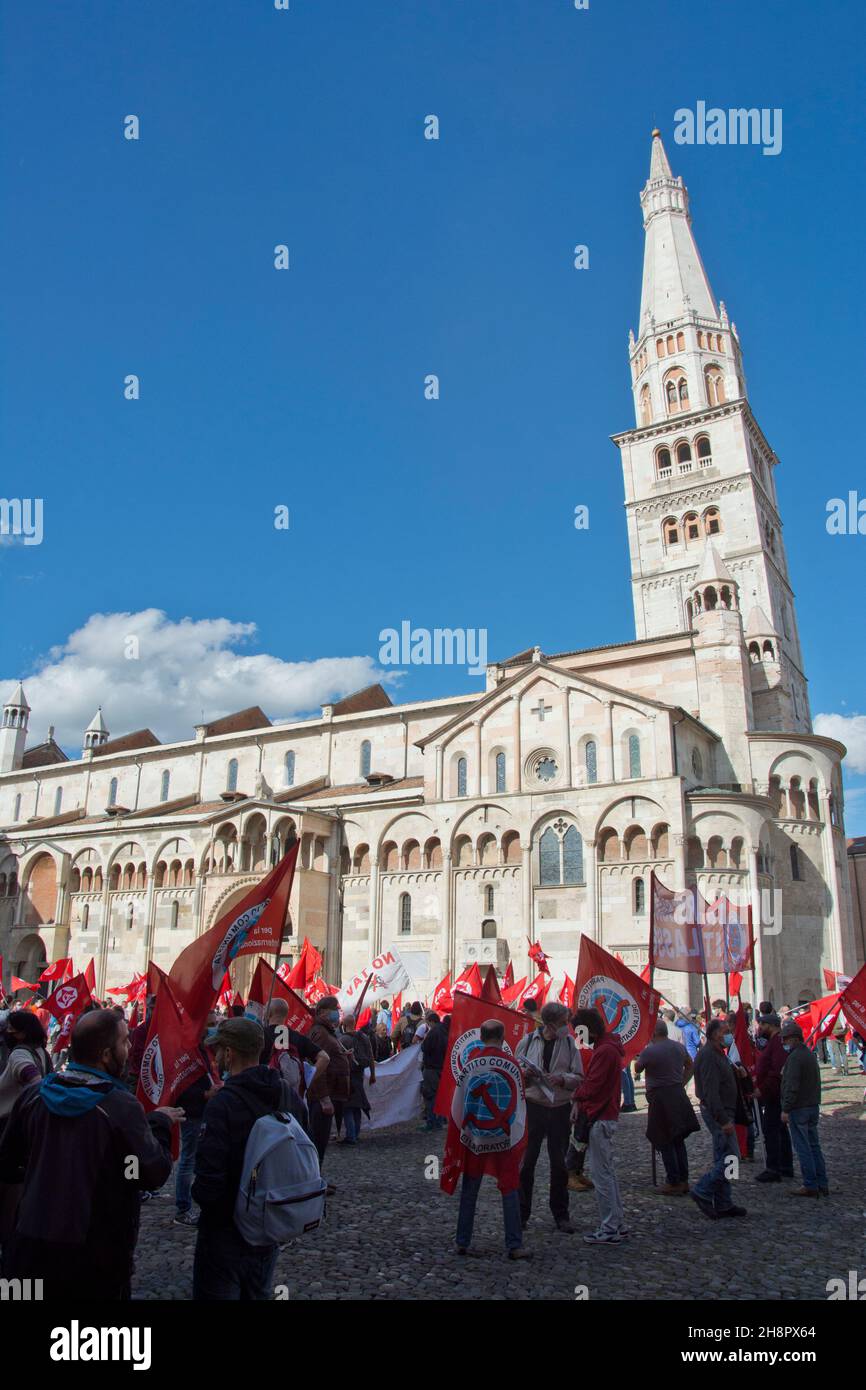 Kommunistische Kundgebung auf dem Kathedralenplatz in Modena Stock Photo