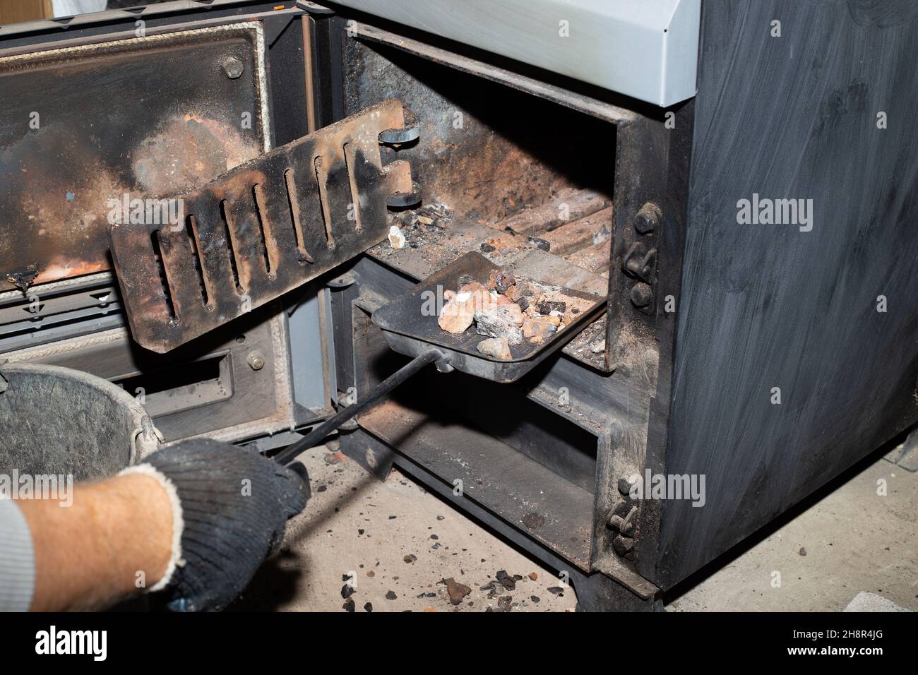 Cleaning the solid fuel boiler from the remains of firewood and coal