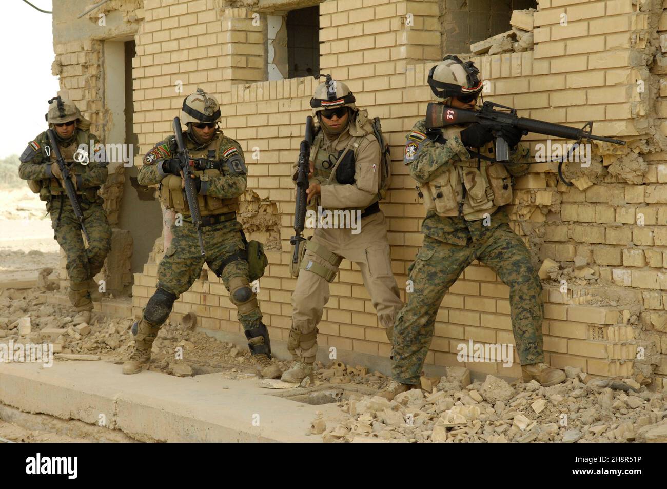 090606-N-6891S-198         Iraqi soldiers prepare to enter a house during a joint training exercise near Bahbahani, Iraq, on June 6, 2009.  The exercise is being conducted with U.S. Army soldiers from Echo Company, 5th Cavalry Regiment, 172nd Infantry Brigade.  DoD photo by Petty Officer 2nd Class Kim Smith, U.S. Navy.  (Released) Stock Photo