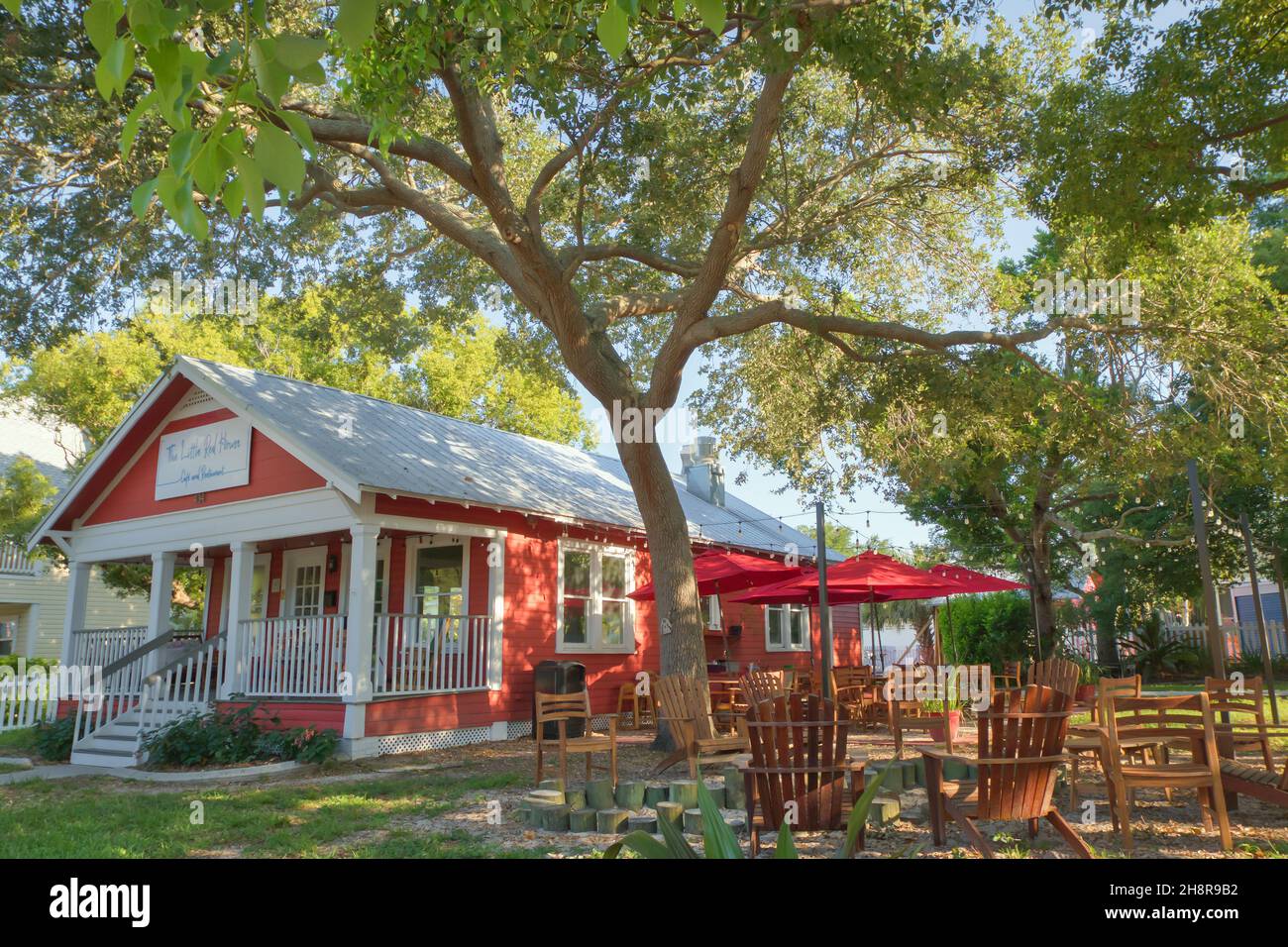 Outdoor cafe and shop in downtown Dunedin, Florida Stock Photo Alamy