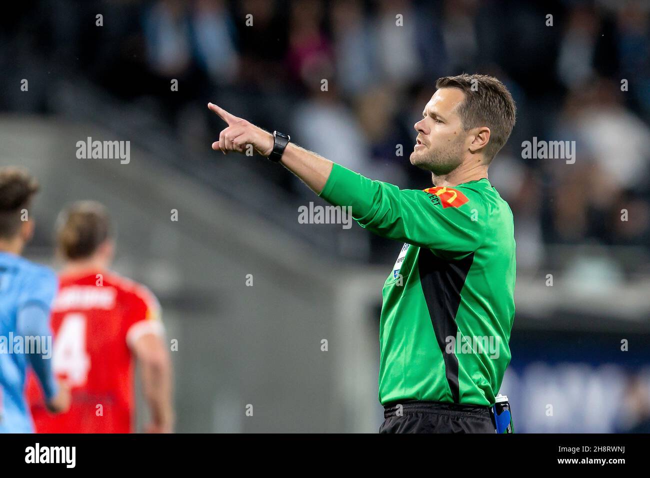 Referee Chris Beath (Photo by Damian Briggs/ Speed Media Stock Photo