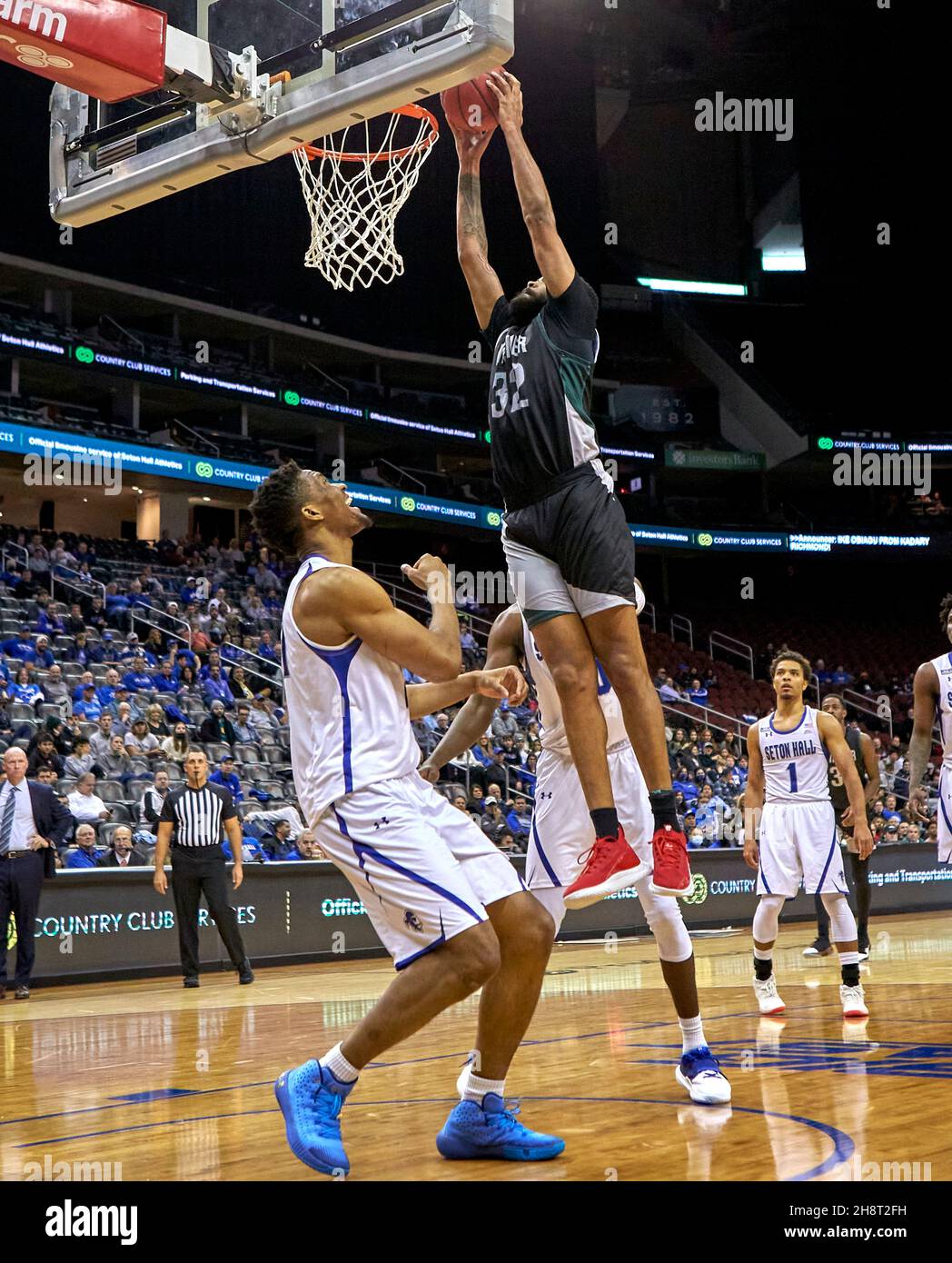 Newark, New Jersey, USA. 1st Dec, 2021. Wagner Seahawks forward Raekwon  Rogers (32) dunks in the first half as Seton Hall Pirates forward Jo Smith  (32) looks on at the Prudential Center