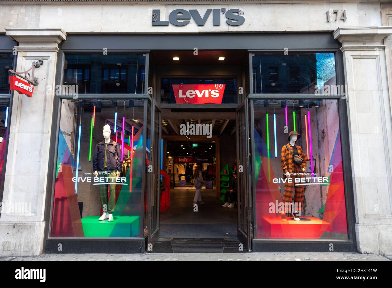 London, UK. 01st Dec, 2021. American clothing company, Levi's store seen on Regent Street. (Photo by Belinda Jiao/SOPA Images/Sipa Credit: Sipa USA/Alamy Live News Photo Alamy