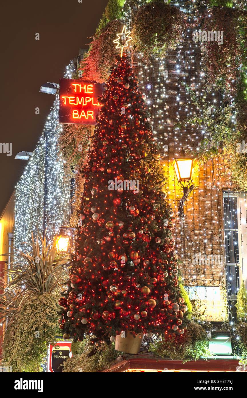 Dublin, Ireland - November 13. 2021: Beautiful festive vertical view of The Temple Bar and Christmas eve decorated for Christmas in the evening Stock Photo