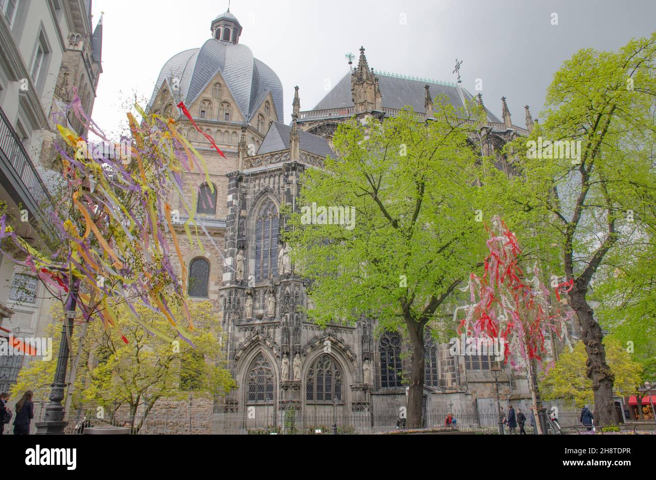 Aachen Der Aachener Dom Auch Hoher Dom Zu Aachen Oder Aachener aachen-der-aachener-dom-auch-hoher-dom-zu-aachen-oder-aachener