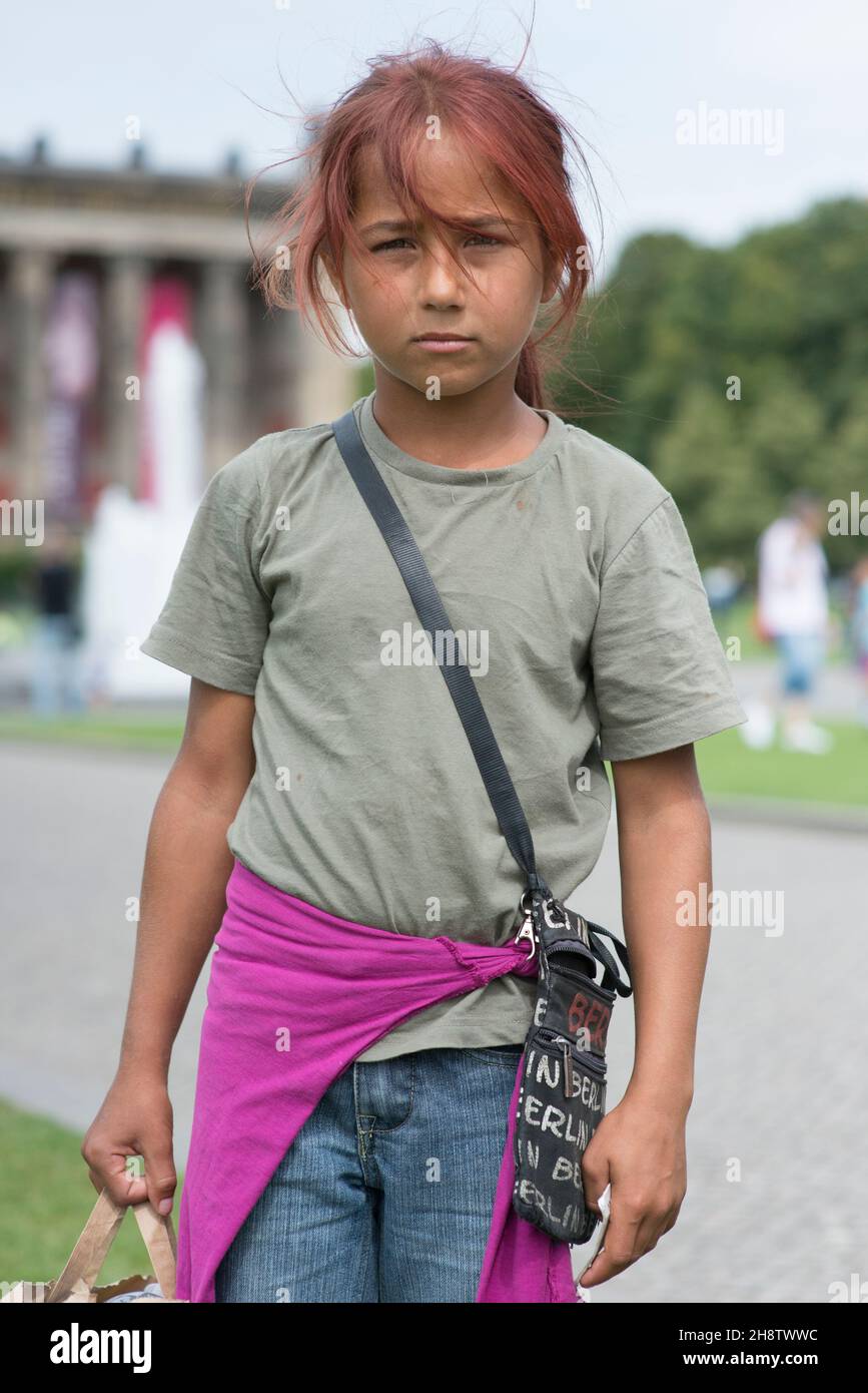 Roma families hi-res stock photography and images - Alamy