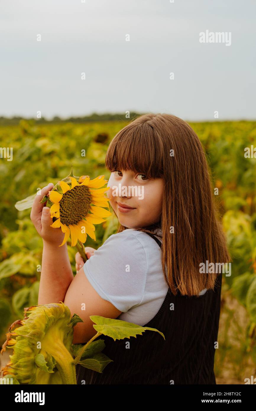 Vertical closeup of the girl in the sunflowers field Stock Photo - Alamy
