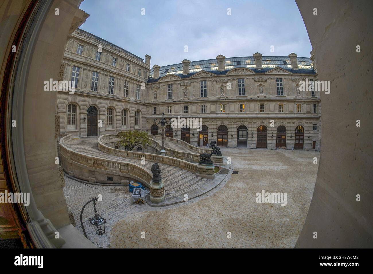 View facade louvre museum hi-res stock photography and images - Alamy