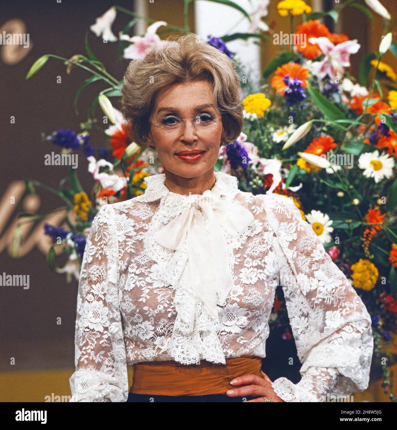 Lilli Palmer, deutsche Schauspielerin, zu Gast in der Musiksendung 'Erkennen Sie die Melodie', Deutschland 1981. Stock Photo