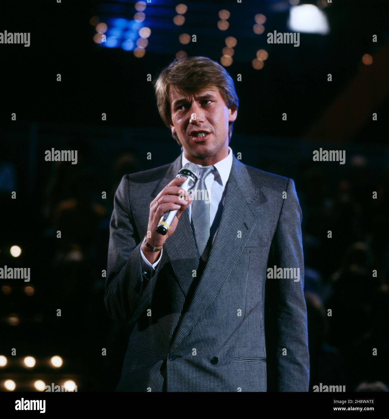 ZDF Hitparade, Sänger Roland Kaiser, 1984. ZDF Hitparade, singer Roland Kaiser, 1984. Stock Photo
