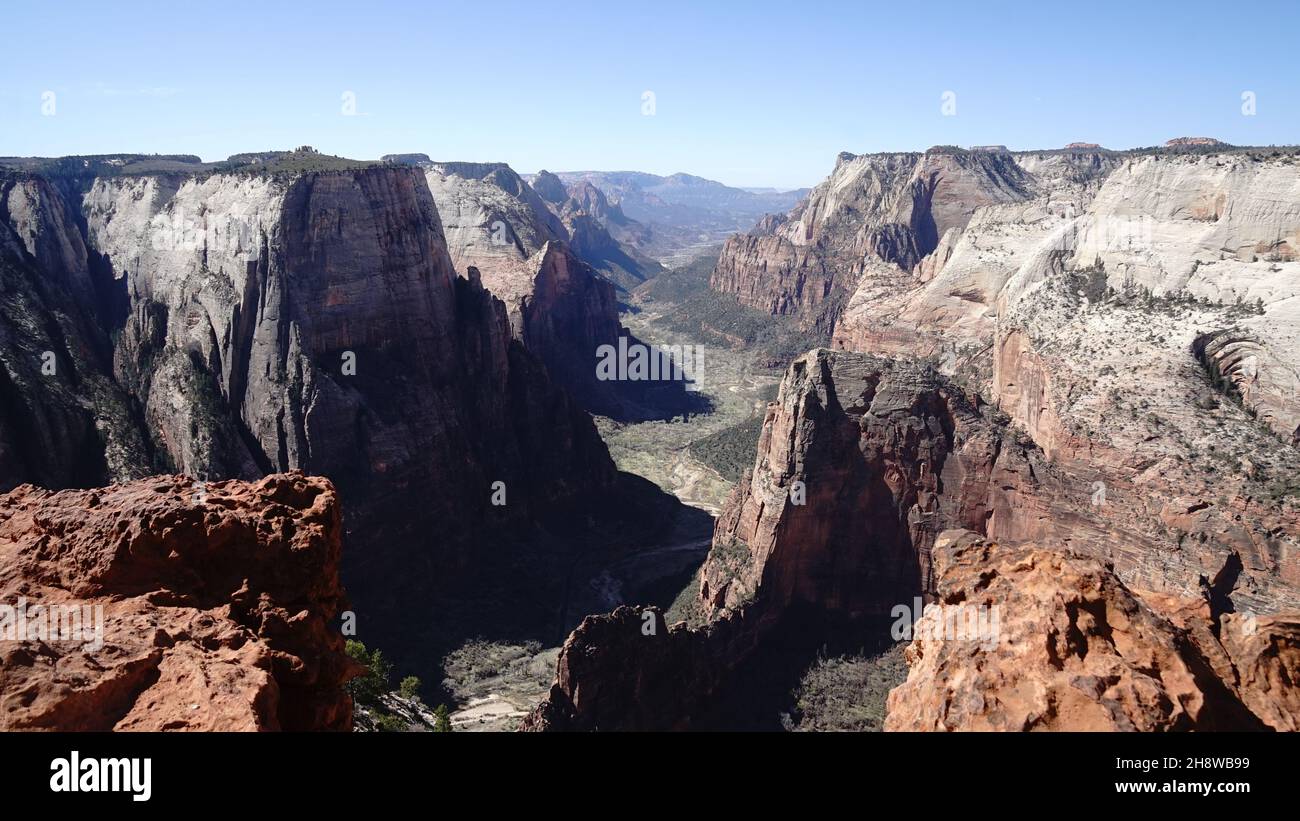 Zion canyons steep red cliffs hi-res stock photography and images - Alamy