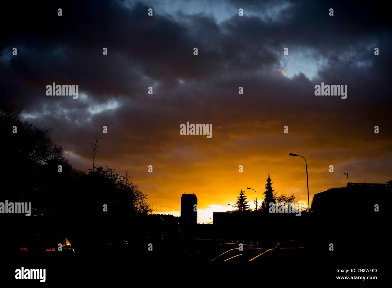 Poznan, Wielkopolska, Poland. 2nd Dec, 2021. Last days have been cold in Poland. It snowed the first time. Last night and this morning were windy. On the picture: sunrise. (Credit Image: © Dawid Tatarkiewicz/ZUMA Press Wire) Stock Photo