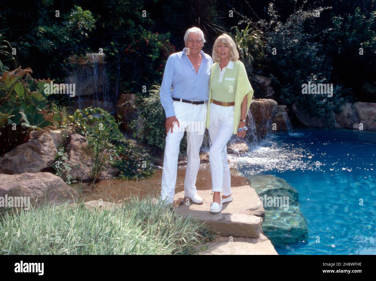 Gunter Sachs mit Ehefrau Mirja im Anwesen in St. Tropez, Frankreich 199er Jahre. Gunter Sachs, his wife Mirja at St. Tropez, France 1999s. Stock Photo