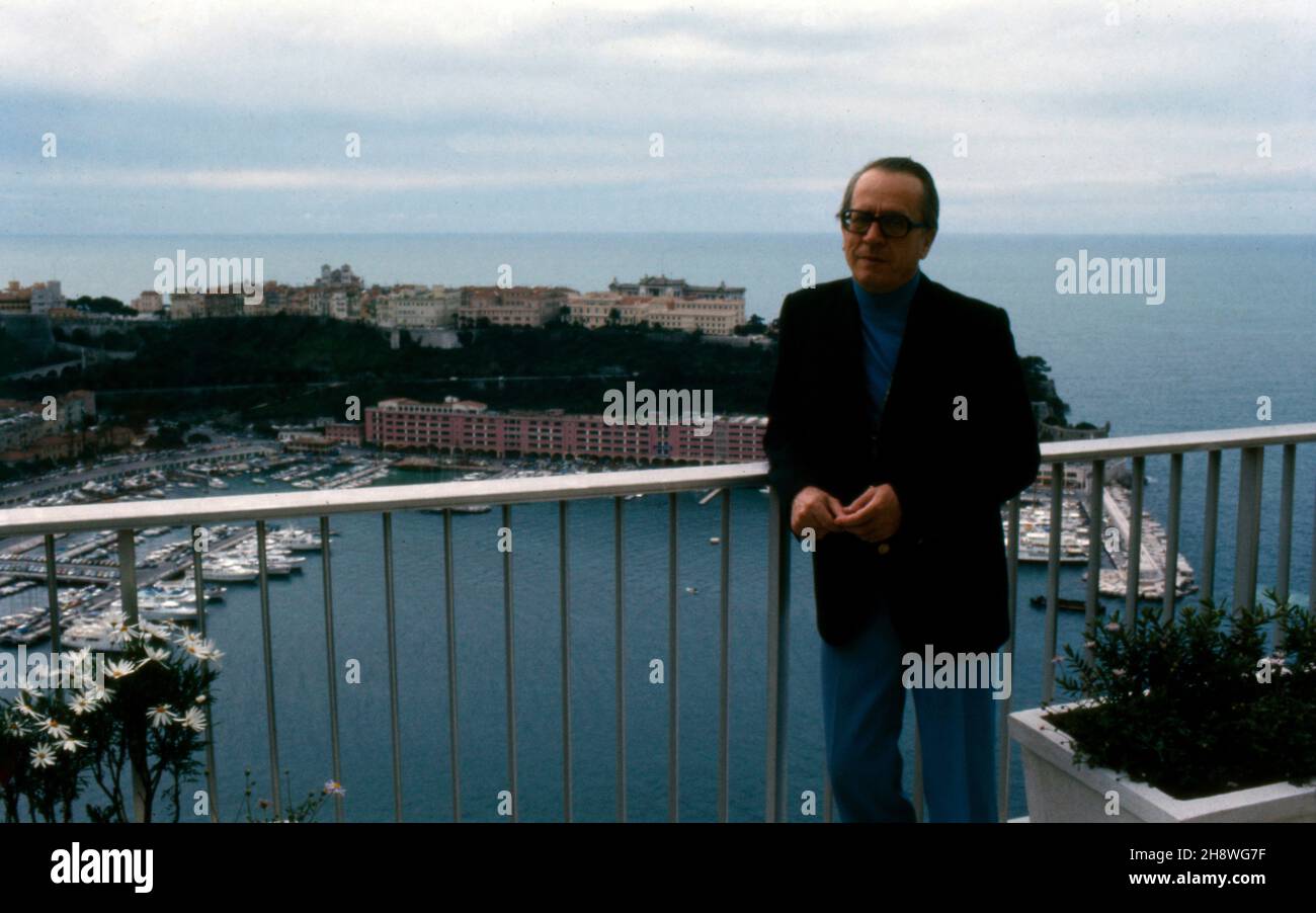 Johannes Mario Simmel, österreichischer Schriftsteller, auf der Dachterrasse des Hauses in Cannes, Frankreich 1976. Austrian author Johannes Mario Simmel at the terrace of the house in Cannes, France 1976. Stock Photo