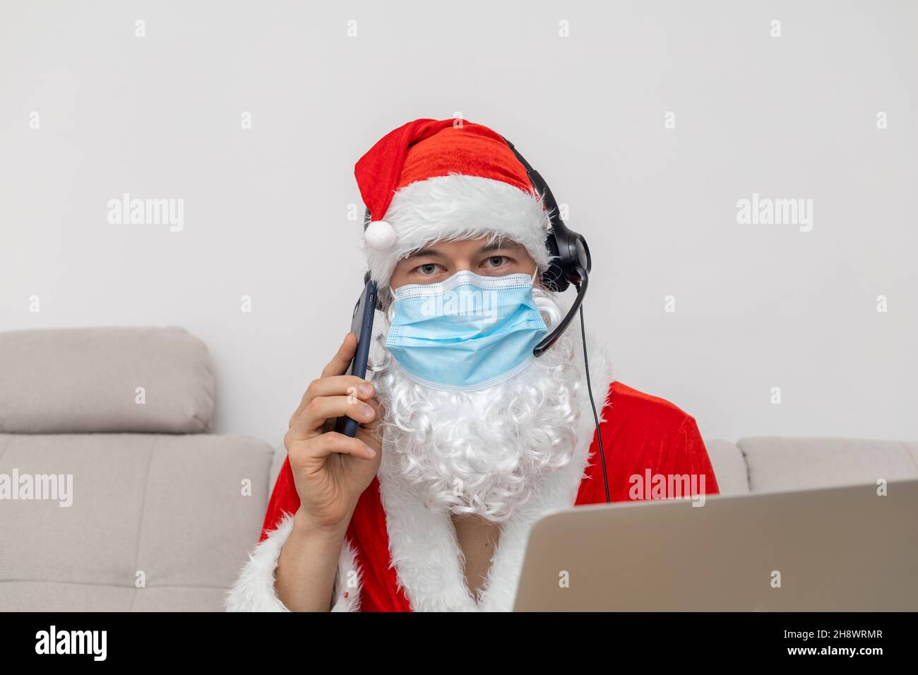 Mask device hi-res stock photography and images - Page 26 - Alamy