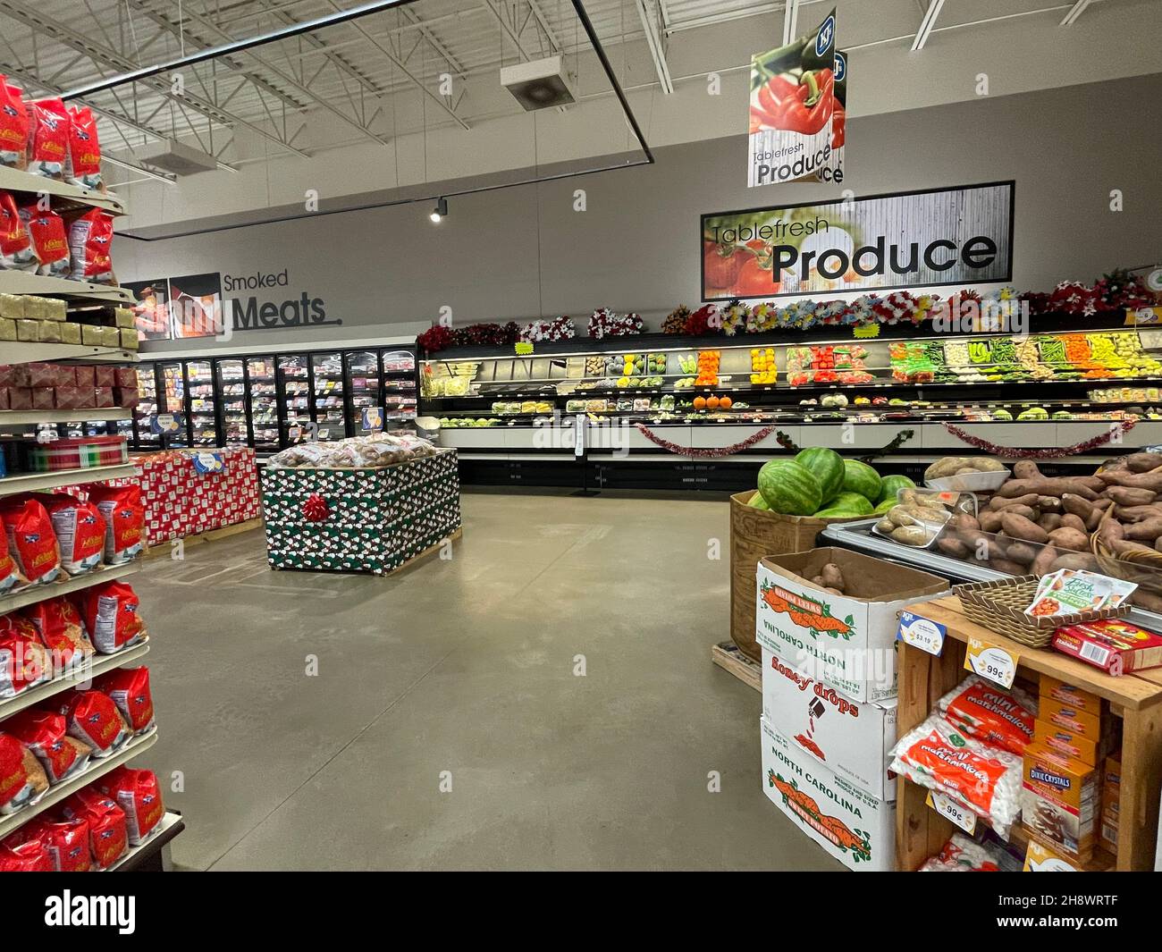 Hephzibah, Ga USA 12 02 21 KJs retail grocery store interior Stock