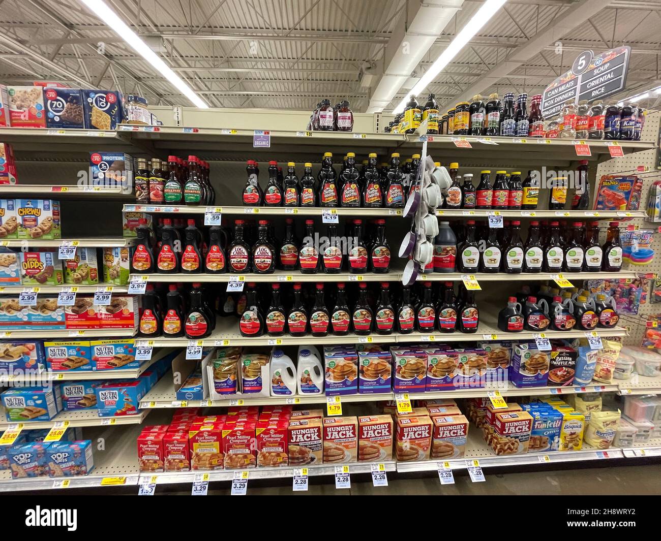 Hephzibah, Ga USA 12 02 21 KJs retail grocery store interior Stock