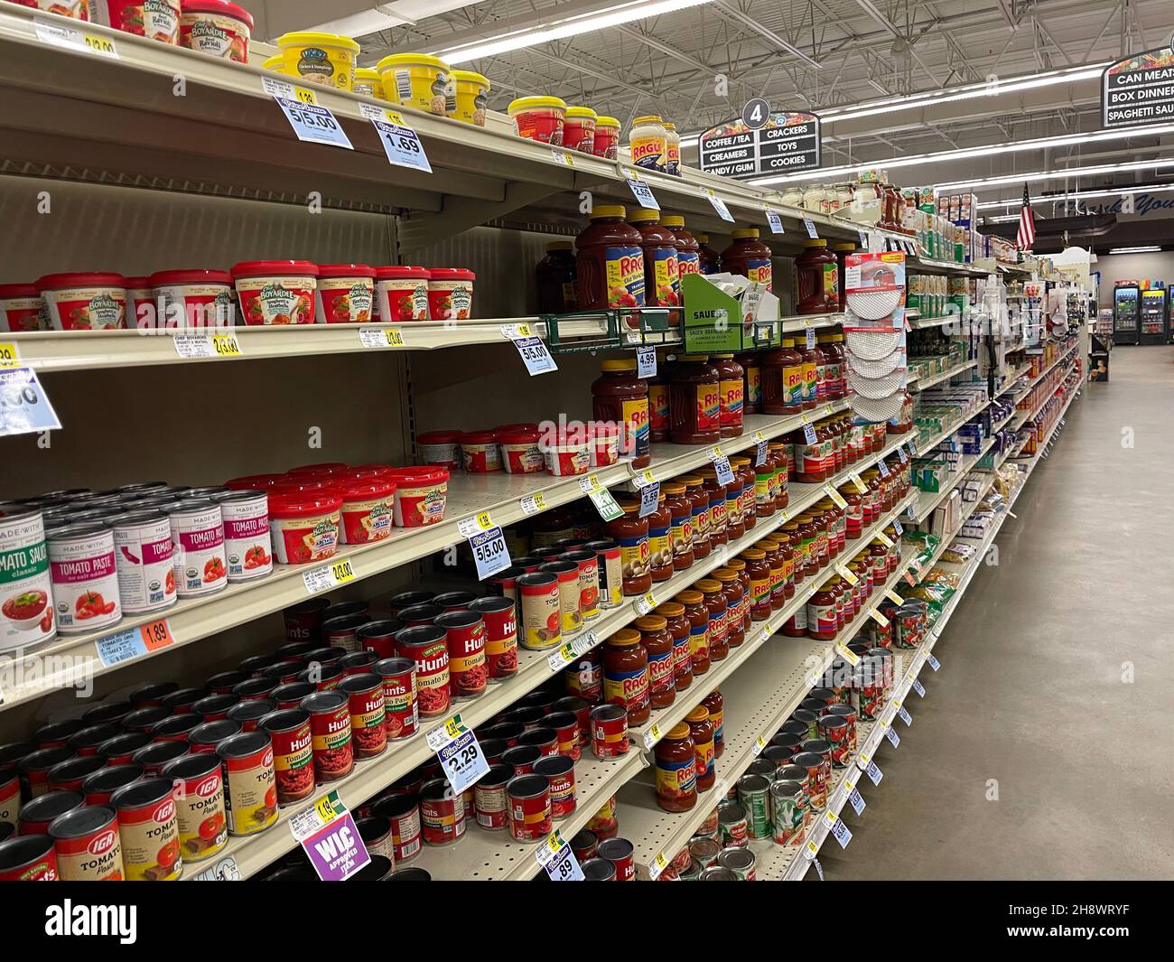 Hephzibah, Ga USA 12 02 21 KJs retail grocery store interior Stock