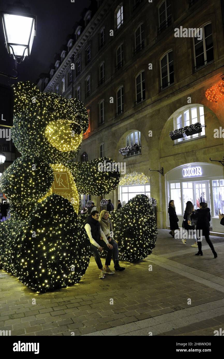 France, Paris (75) 1st arrondissement, 2021 Christmas illuminations, Louis  Vuitton shop at Castiglione street Stock Photo - Alamy