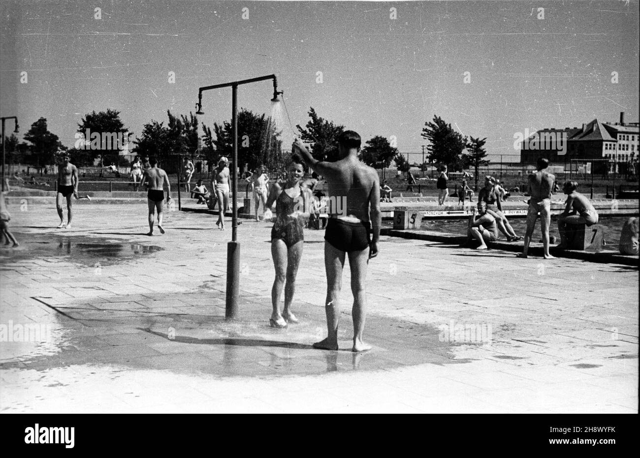 Warszawa, 1946. Basen Centralnego Wojskowego Klubu Sportowego Legia - Warszawa. pp  PAP      Warsaw, 1946. A swimming pool of the Central Military Sports Club Legia-Warszawa.  pp  PAP Stock Photo