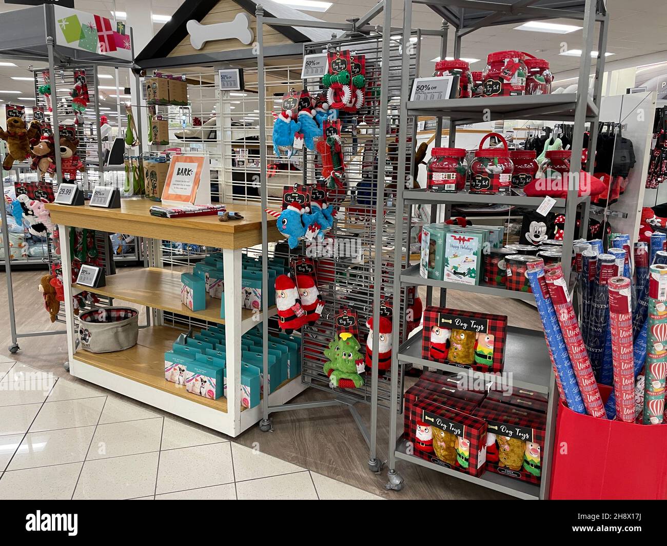 Kohls store interior hi-res stock photography and images - Alamy