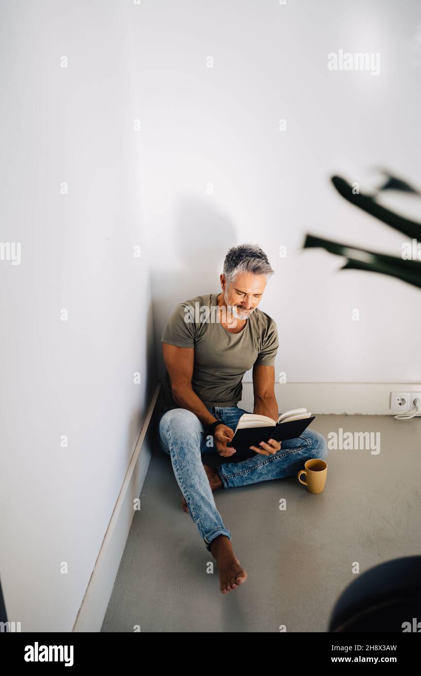 Pensive handsome man closed hi-res stock photography and images - Alamy