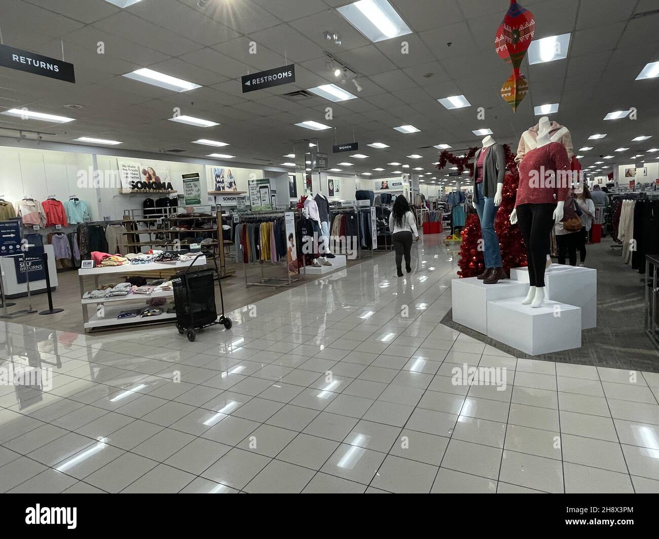 978 Kohls Store Stock Photos, High-Res Pictures, and Images - Getty Images