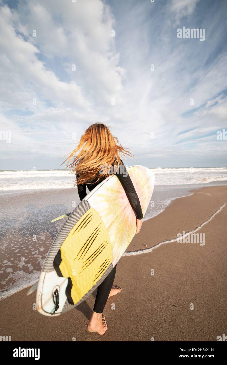 Railing near modern facade hi res stock photography and images Alamy