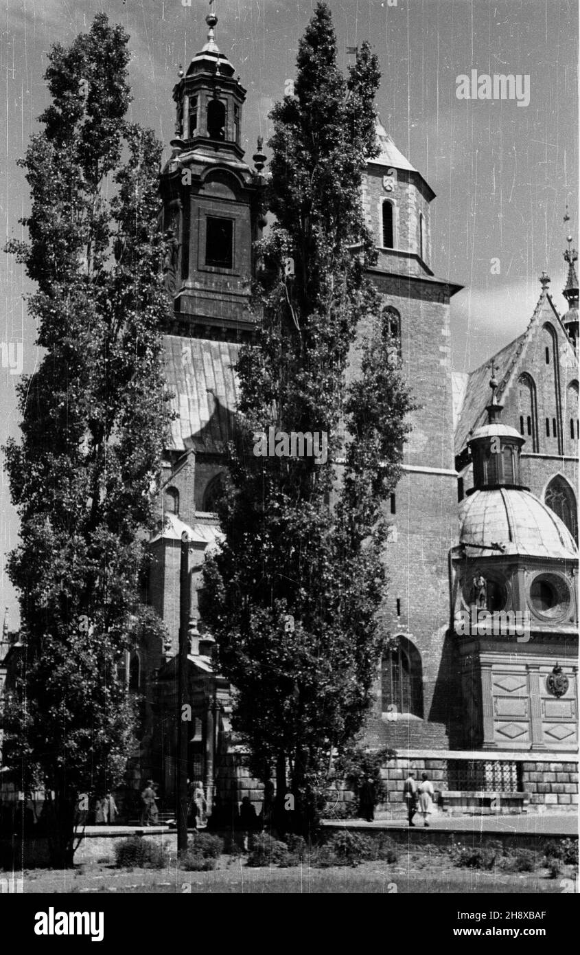 Kraków, 1946. Katedra na Wawelu pw. Œwiêtych Stanis³awa i Wac³awa ...