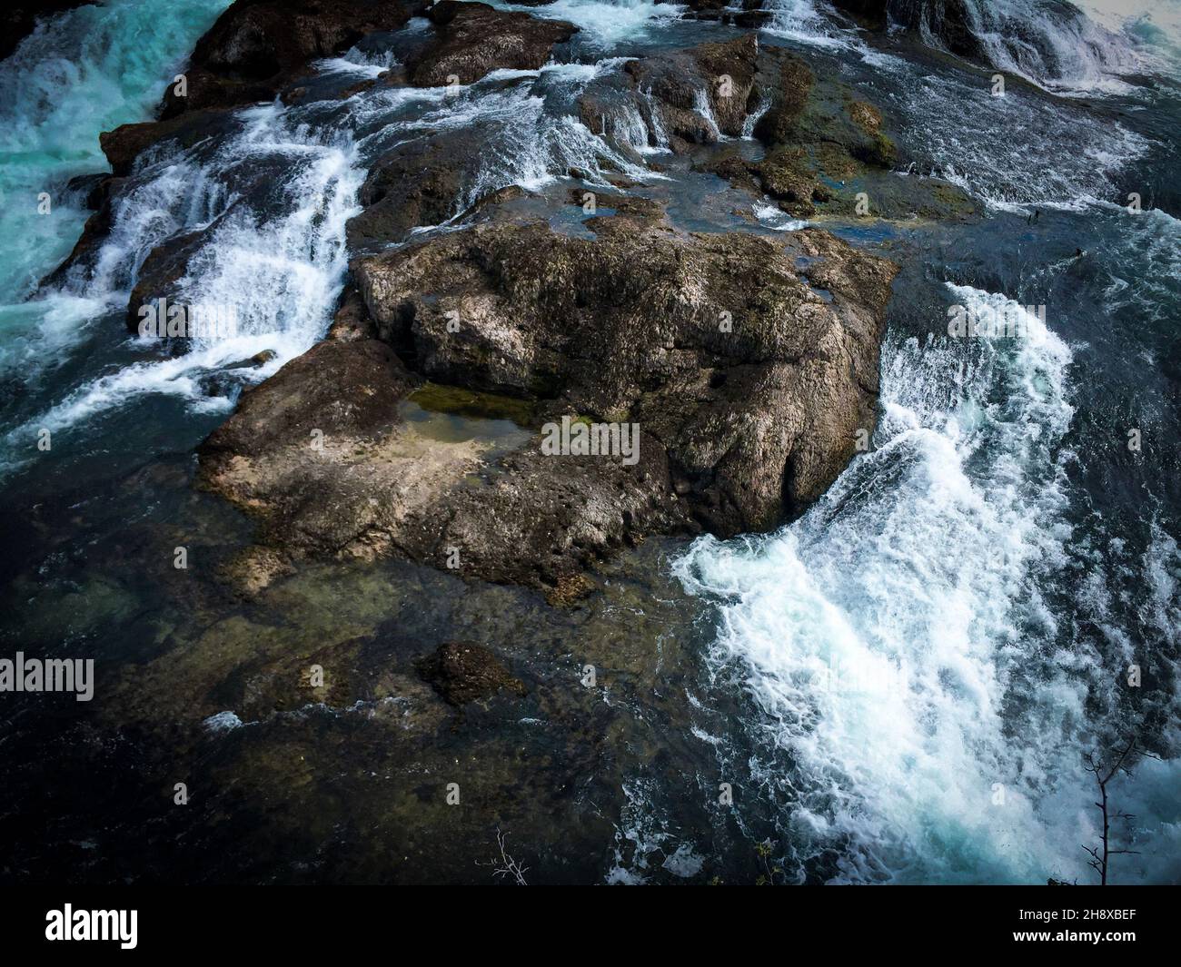 Closeup shot clear rocky hi-res stock photography and images - Alamy