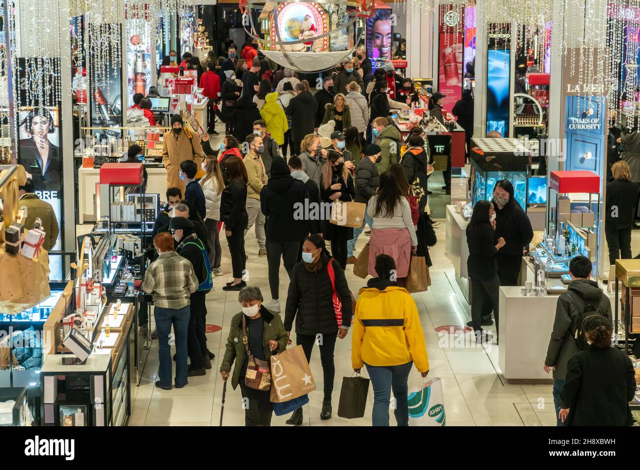 Hordes of shoppers throng the Macy's Herald Square flagship store in New York anxious to shop on the day after Thanksgiving, Black Friday, November 26, 2021. Hordes of shoppers attacked stores anxious to return to some degree of normalcy lost during the pandemic.  (© Richard B. Levine) Stock Photo
