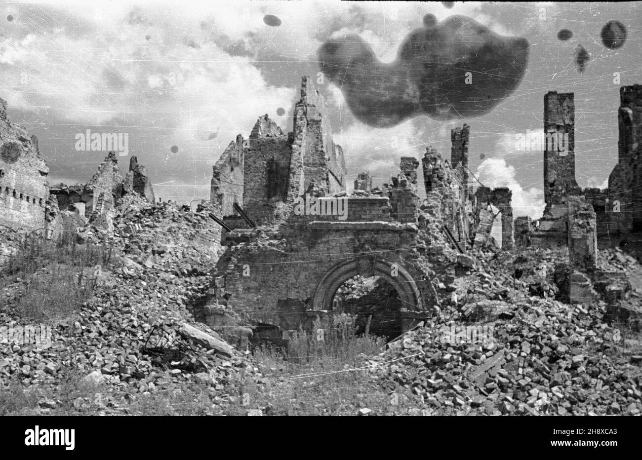 Ww2 ruins Black and White Stock Photos & Images - Alamy