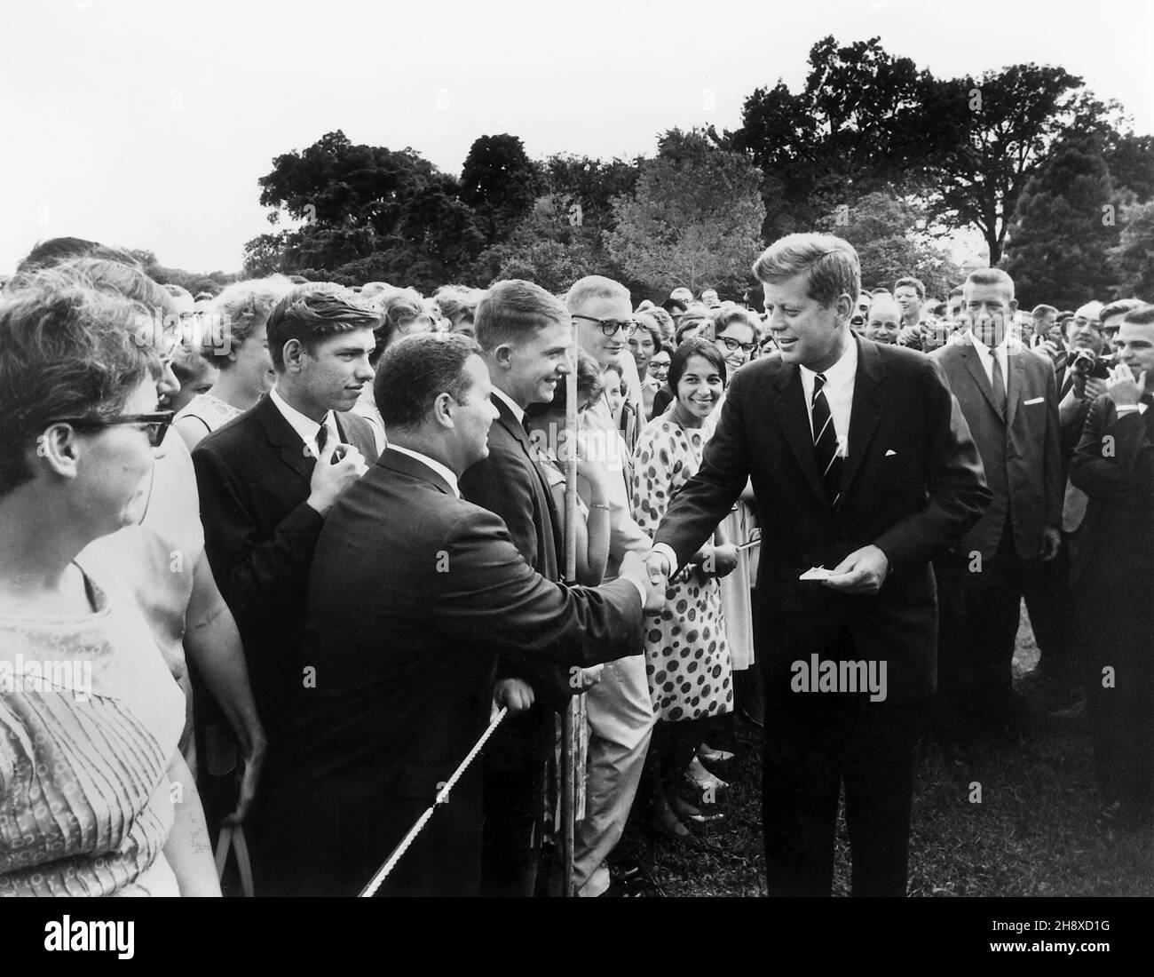 U.S. President John F. Kennedy greeting Peace Corps Volunteers on South Lawn of White House, Washington, D.C., USA, Abbie Rowe, Office White House Photographer, August 9, 1962 Stock Photo