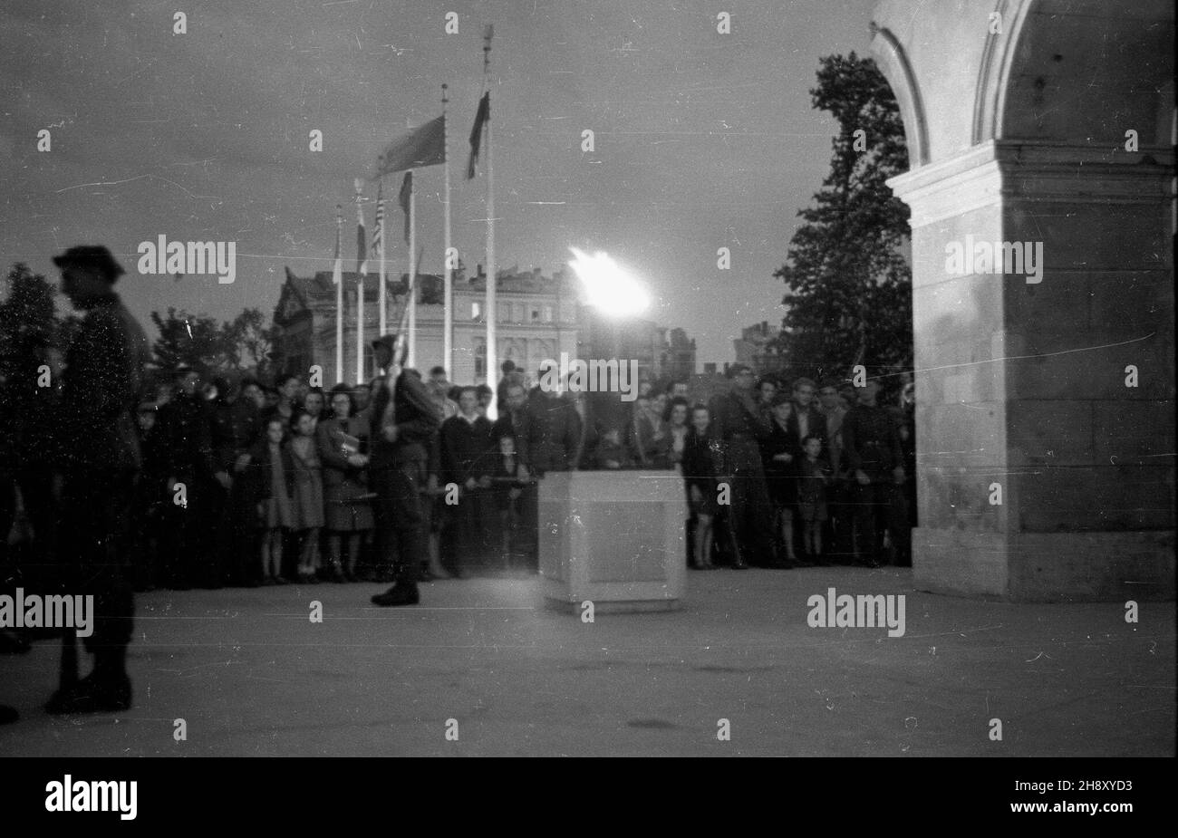 Warszawa 1946 05 08 Uroczystoœci Przed Dniem Zwyciêstwa Na Grobie Nieznanego ¯o³nierza