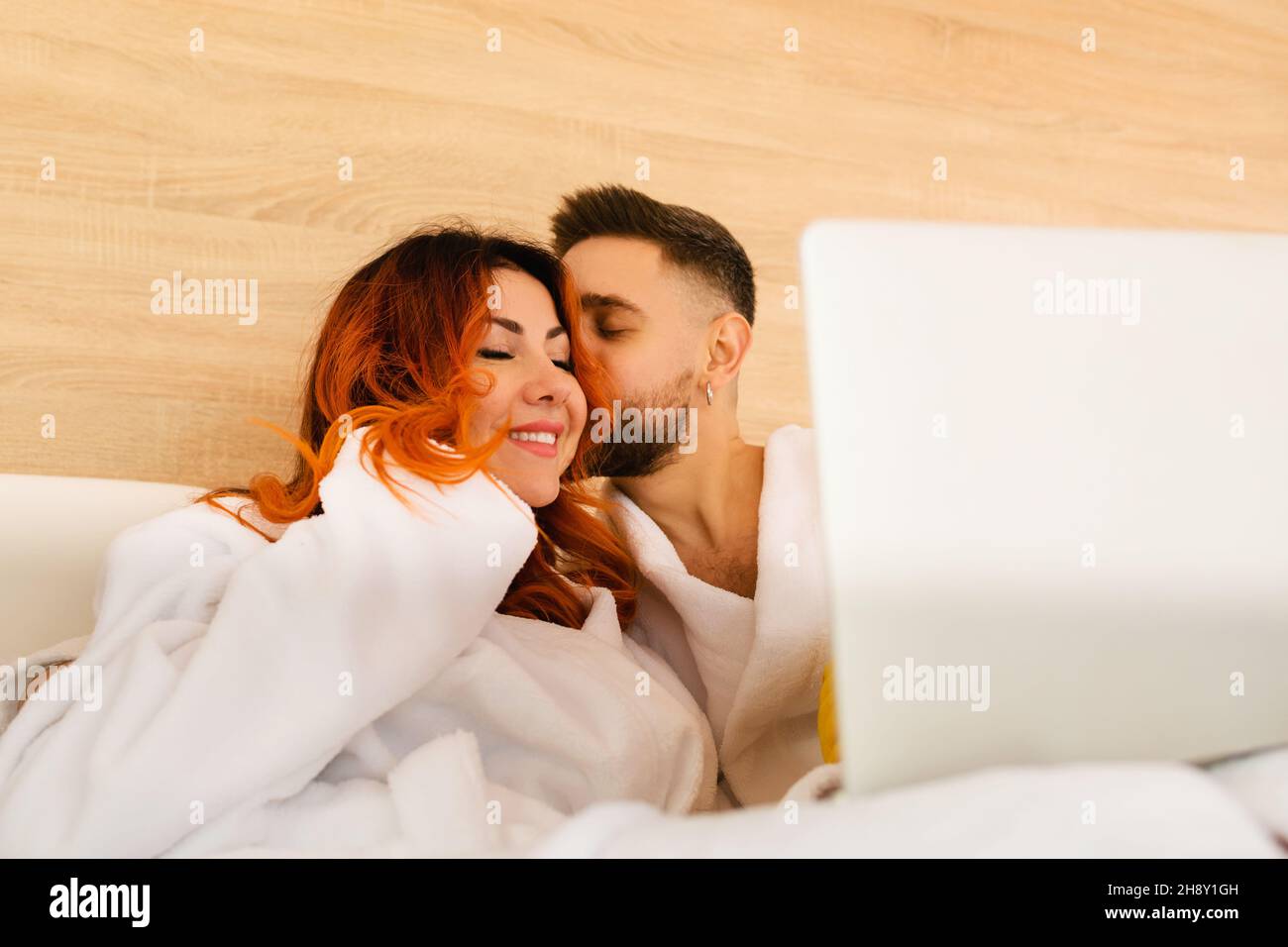 Young couple kissing in movie hi-res stock photography and images - Alamy