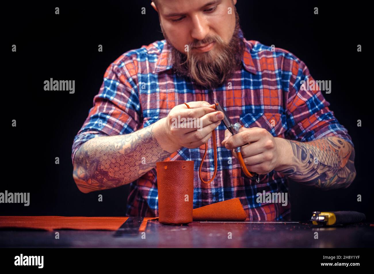 Leather master producing leather goods Stock Photo Alamy