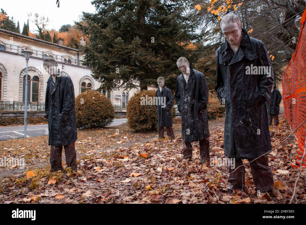 Volterra, Pisa, 2021, November 11: “Luoghi Comuni Reloaded”, a urban art installation by Armando Punzo and Alessandro Marzetti. Mental illness concept Stock Photo